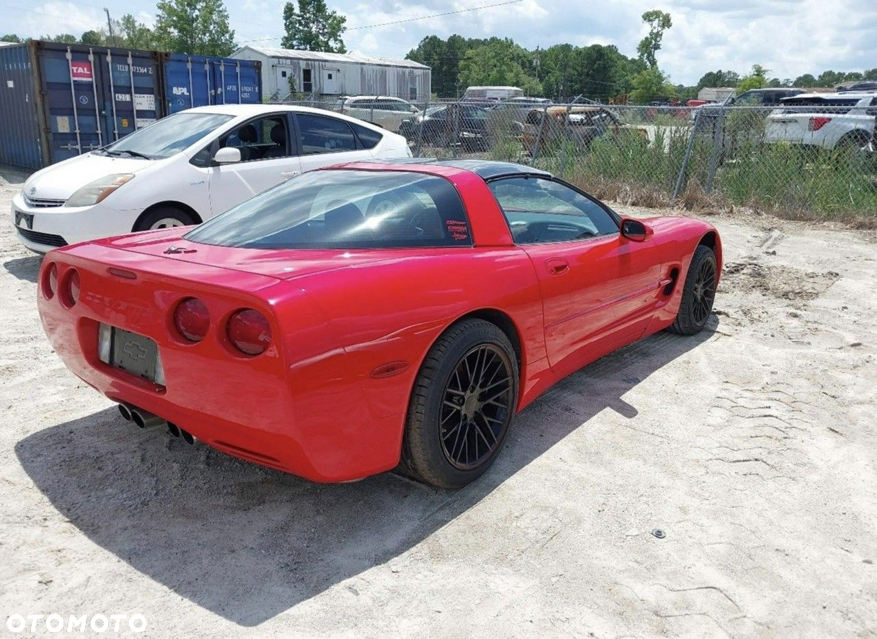 Chevrolet Corvette - 5