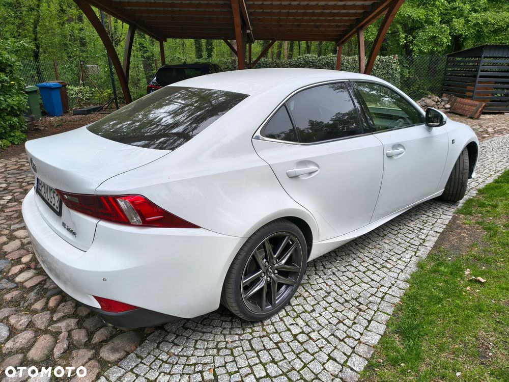 Lexus IS 200t F Sport - 3