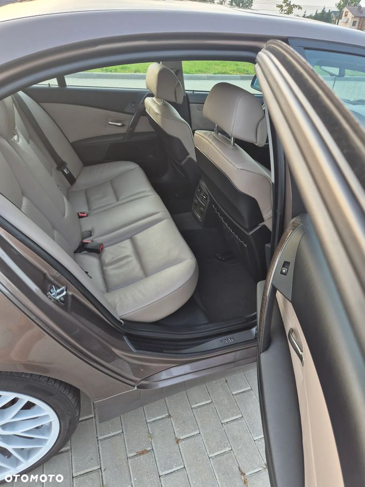 BMW Seria 5 545i - 12