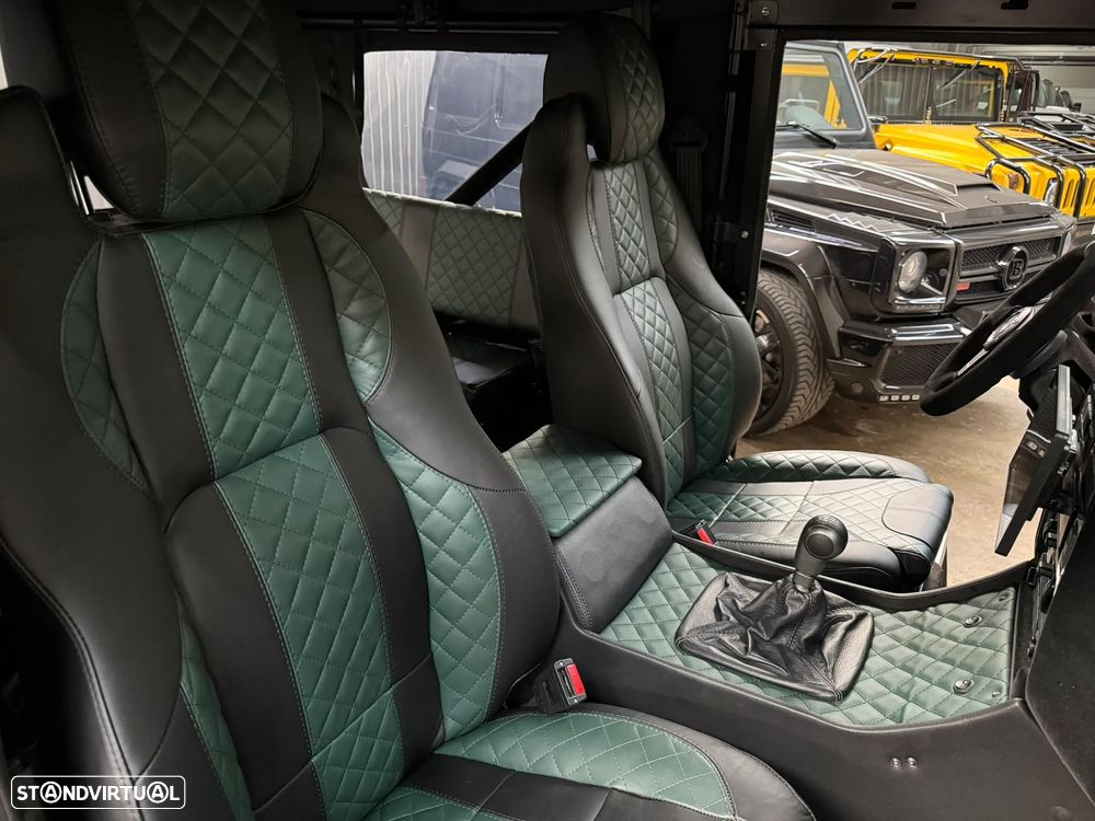 Land Rover Defender - 27
