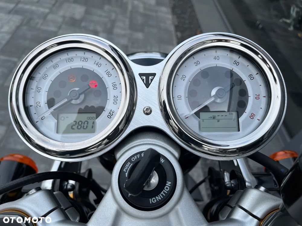 Triumph Thruxton - 9