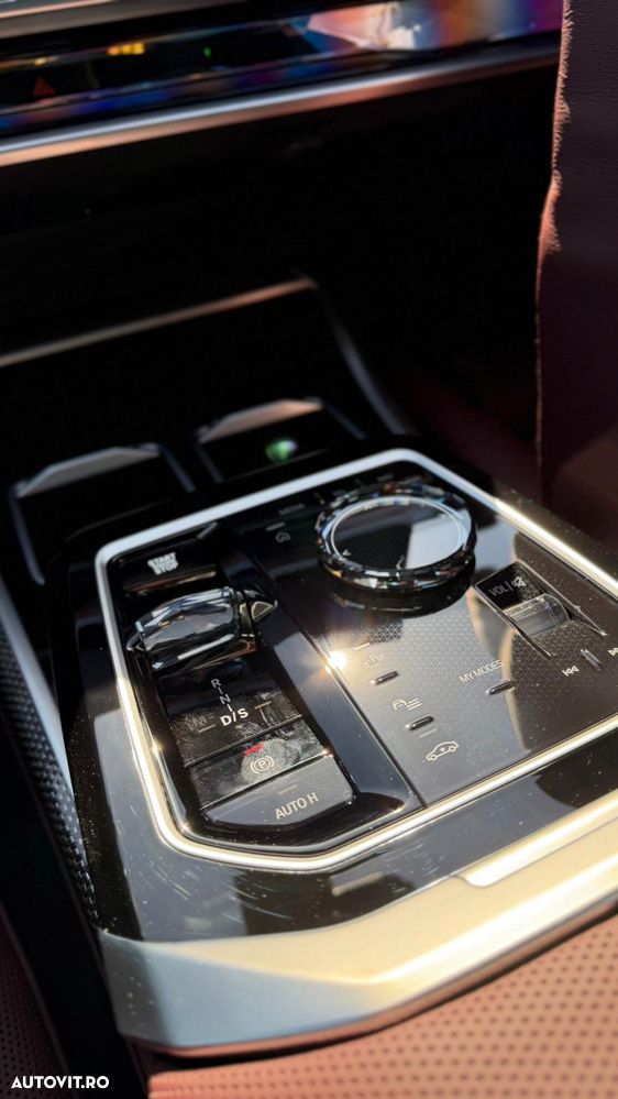 BMW Seria 7 740d xDrive MHEV - 19