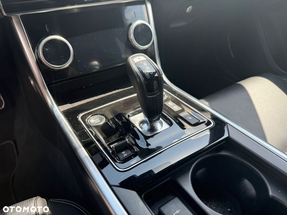 Jaguar XE 2.0 D200 mHEV R-Dynamic S - 24
