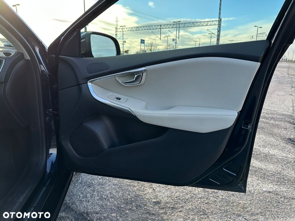 Volvo V40 D2 Momentum - 29