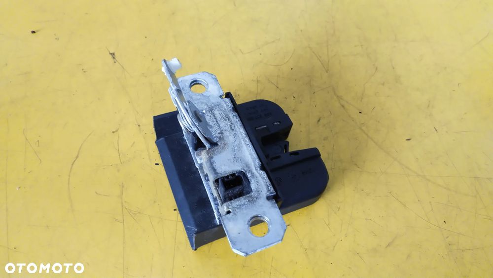 ZAMEK KLAPY TYŁ POLO 9N 6Q6827505B - 2