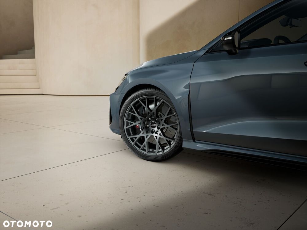 Audi RS3 Limousine - 4