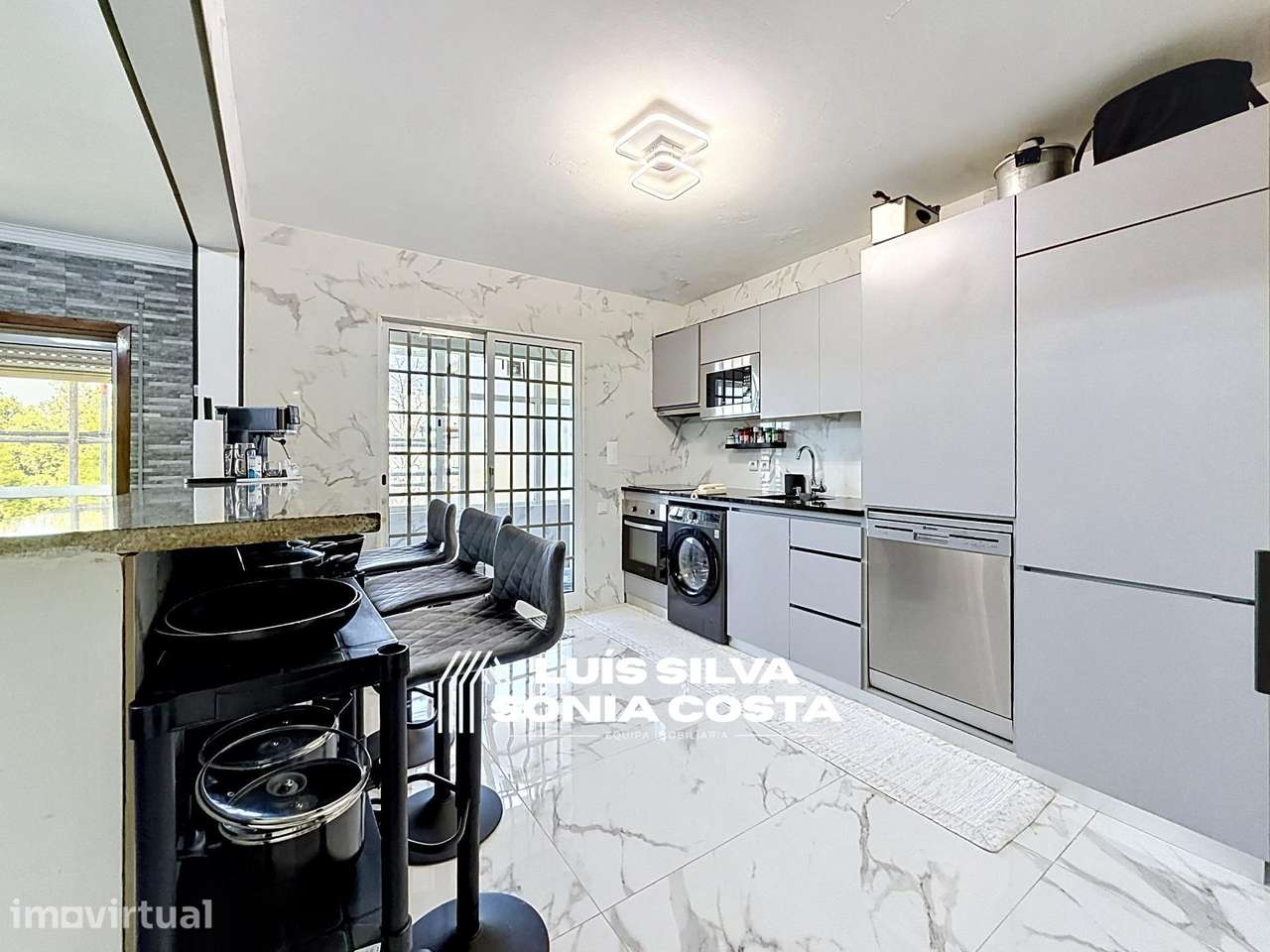 Apartamento T2 com Elevador, Garagem, Parcialmente Remodelado –... - Grande imagem: 3/16
