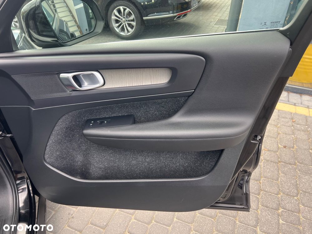 Volvo XC 40 D3 AWD Momentum Pro - 26