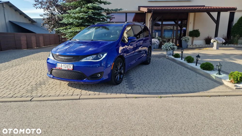 Chrysler Pacifica - 5