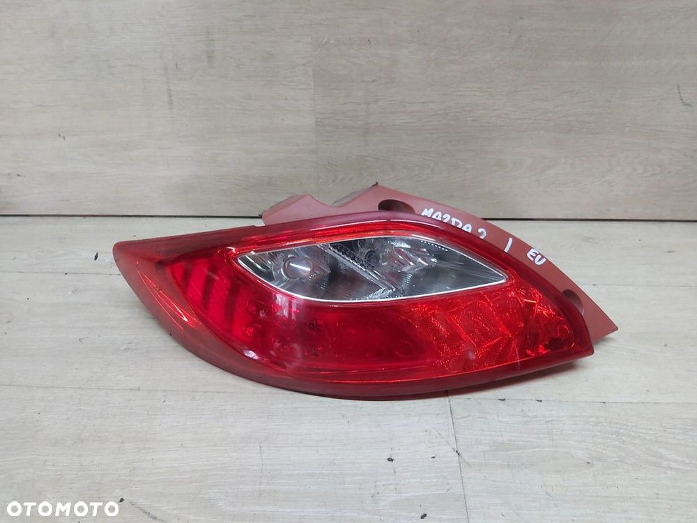 MAZDA 2 II DE lampa lewy tył - 1