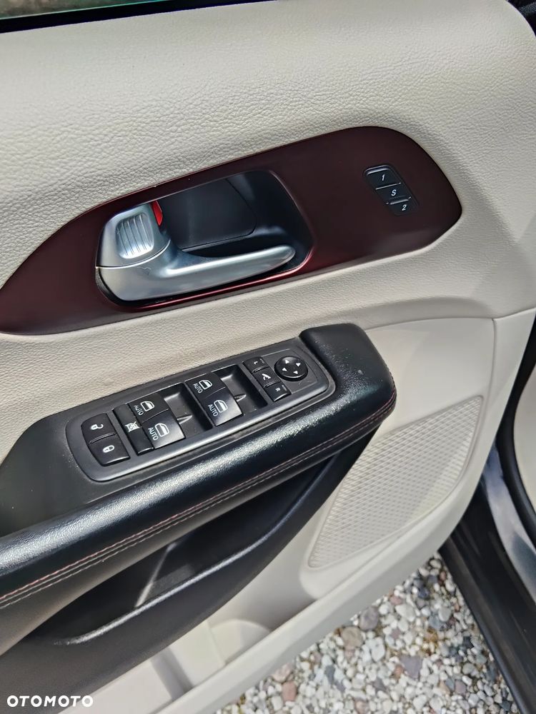Chrysler Pacifica - 23