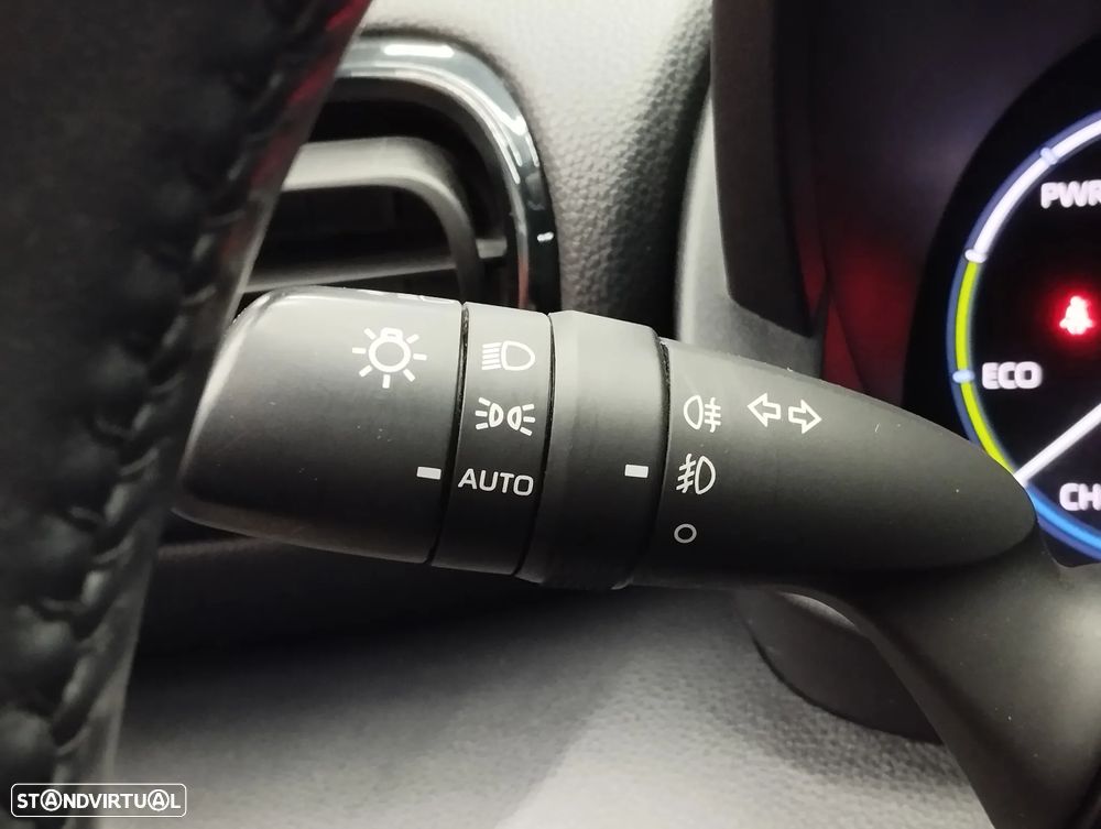 Toyota Yaris Cross 1.5 HDF Premiere Edition - 26