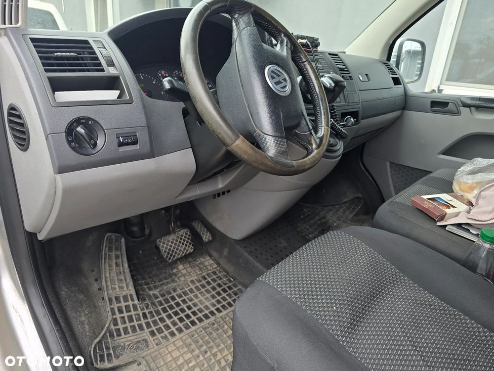 Volkswagen Caravelle - 10