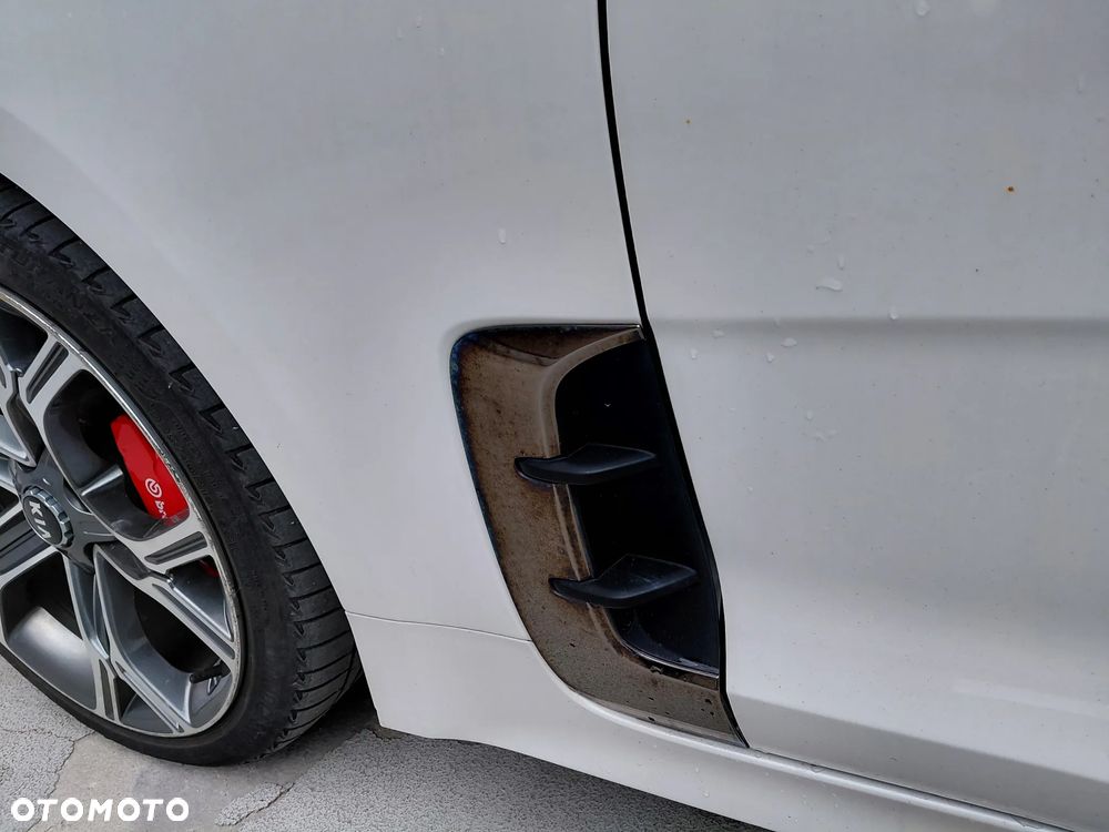 Kia Stinger 3.3 T-GDI AWD GT - 32