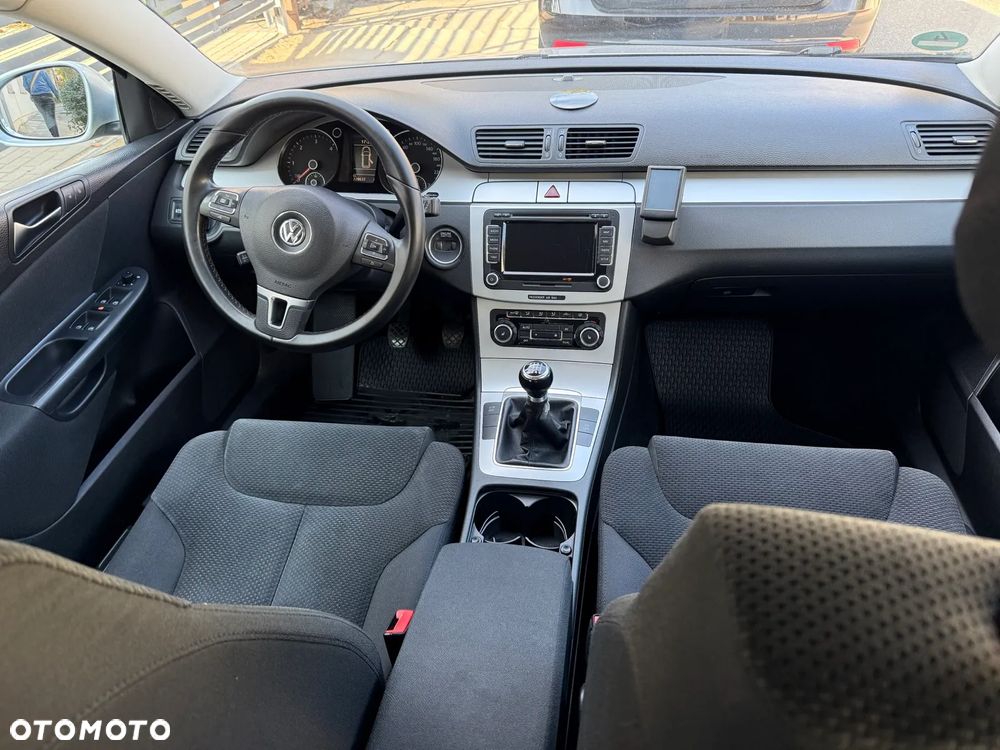 Volkswagen Passat 2.0 TDI Comfortline - 14