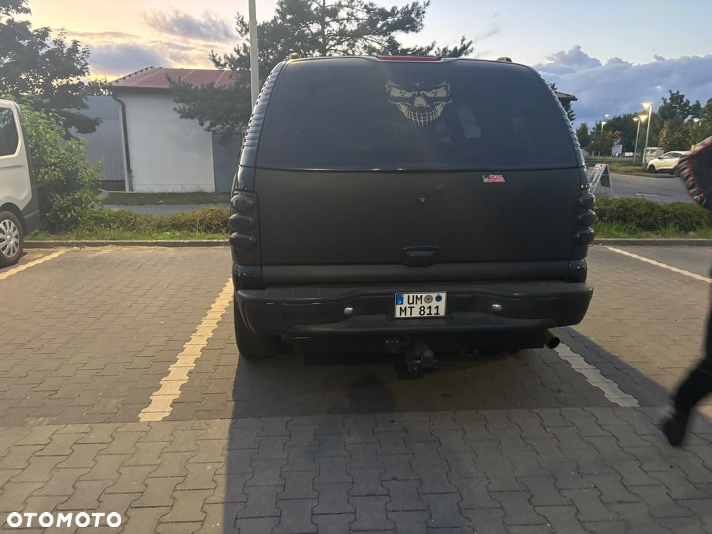 Chevrolet Tahoe - 4