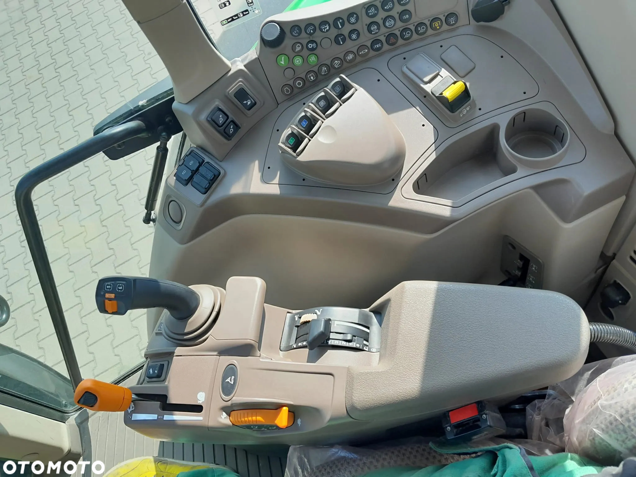 John Deere 6120M - 9