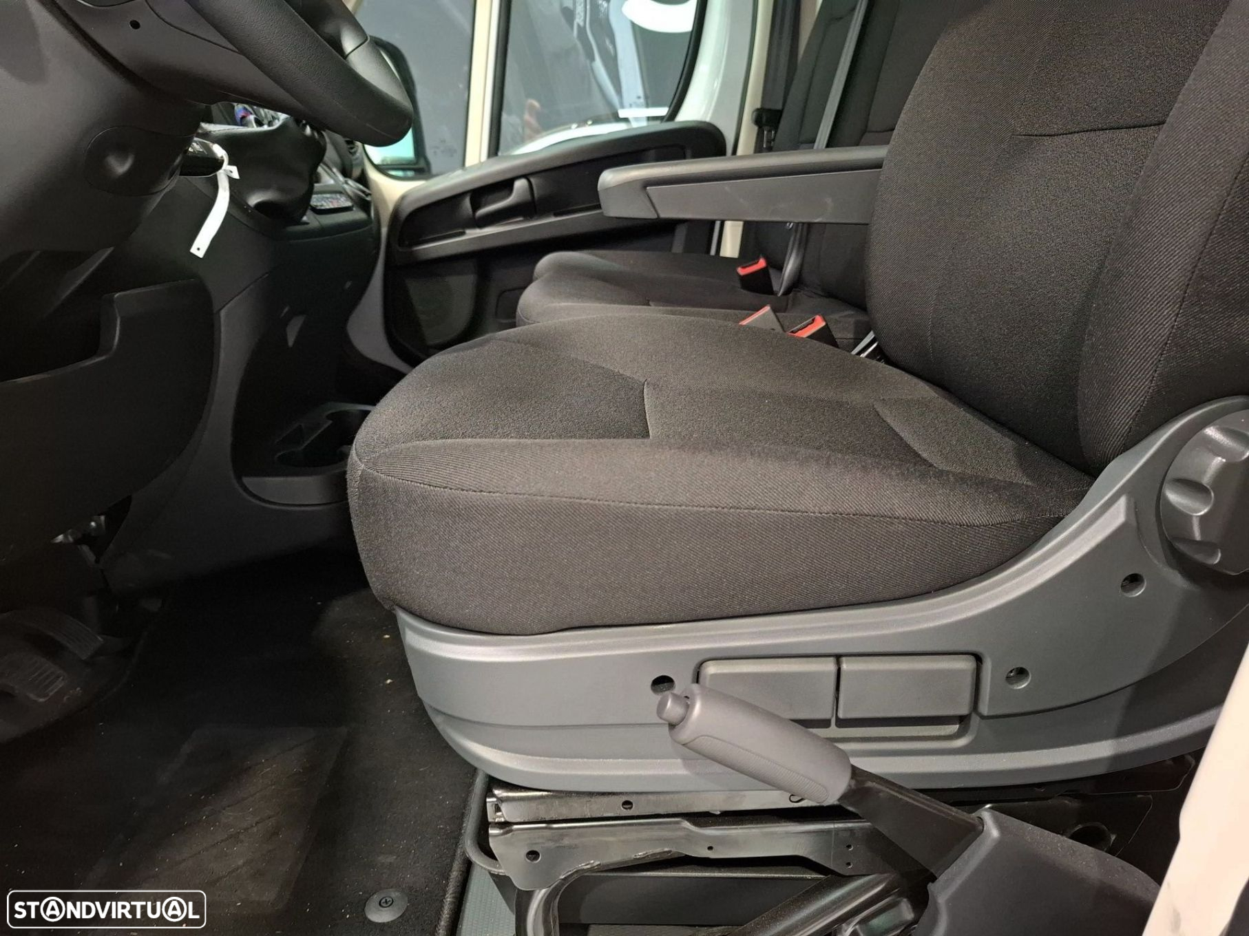 Peugeot Boxer 2.2 BlueHDi 140 S&S 333 L2H2 - 23