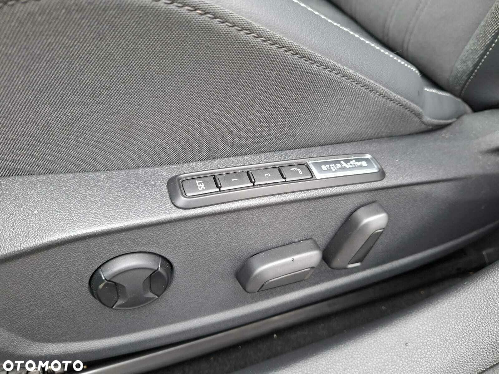 Volkswagen Golf - 21