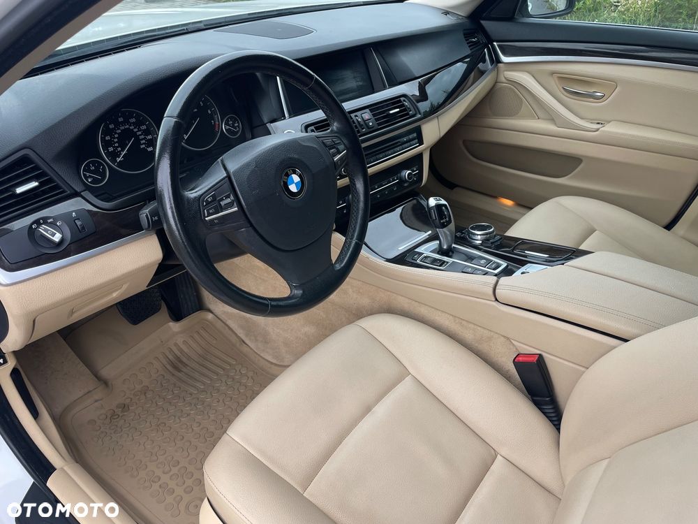 BMW Seria 5 528i xDrive Luxury Line - 7