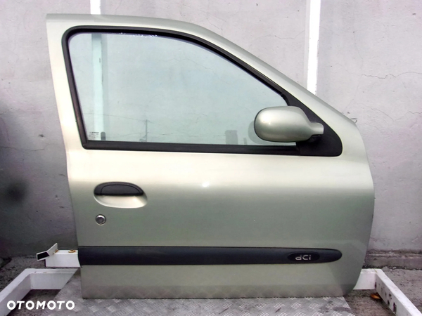 Renault Thalia I drzwi prawy przód NV931