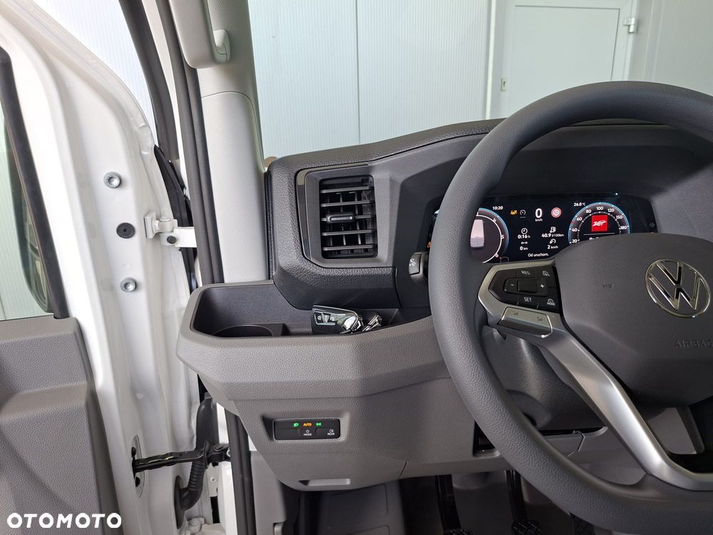 Volkswagen Crafter 35 Furgon z wysokim dachem 7 osobowy, silnik: 2,0 l EURO VI 163 KM / skrzynia biegów: Przedni napęd manualna 6-biegowa rozstaw osi: 4490 mm - 12