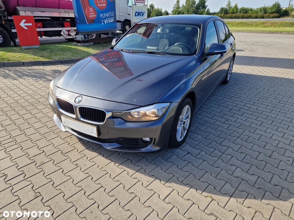 BMW Seria 3 318d Sport Line - 14