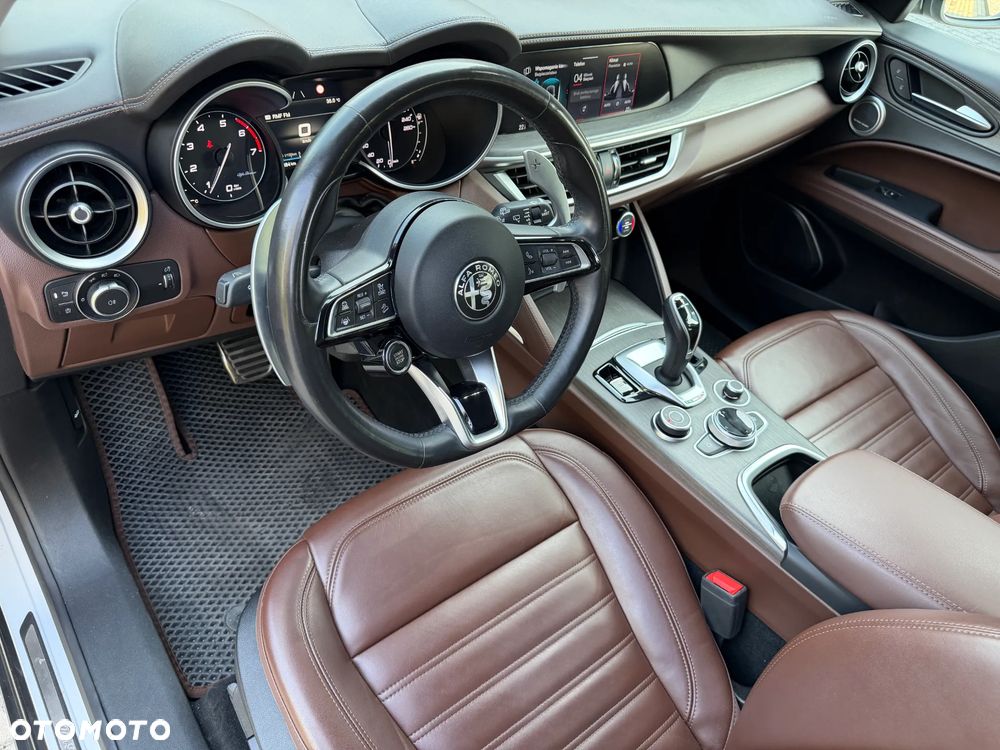 Alfa Romeo Stelvio 2.0 Turbo TI Q4 - 9