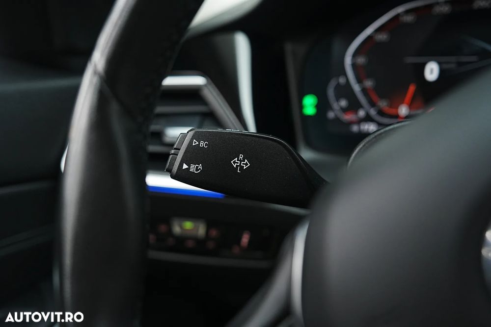 BMW Seria 3 318i Aut. - 36