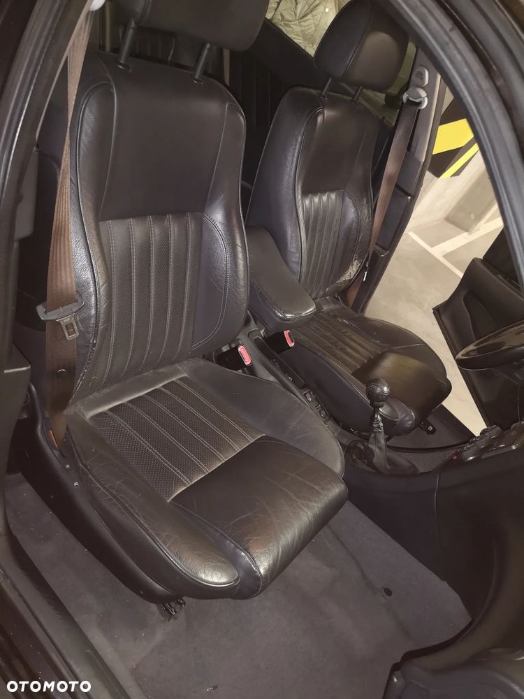 Alfa Romeo 156 2.5 V6 - 12
