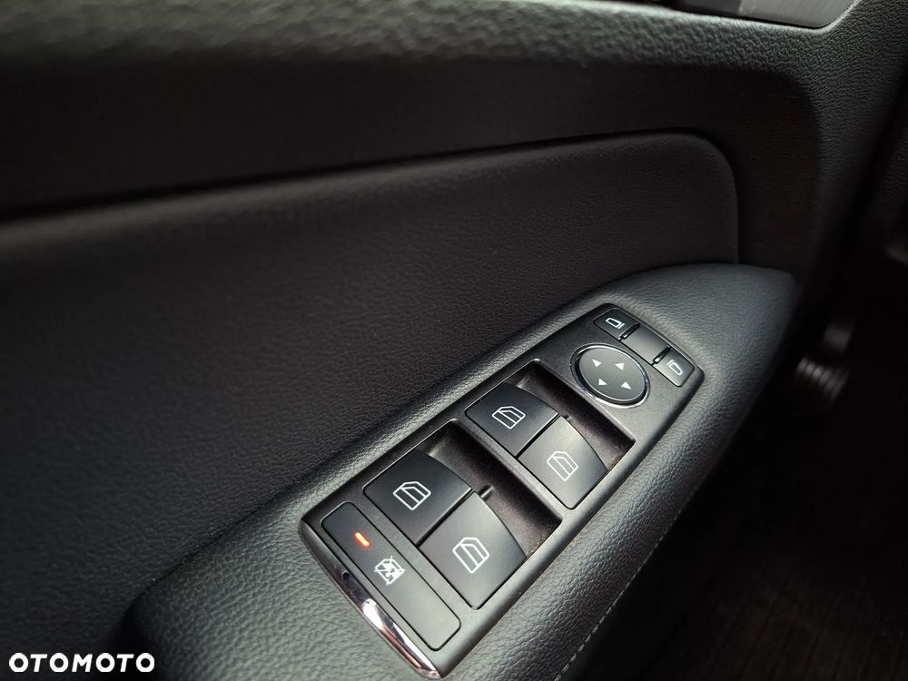 Mercedes-Benz Klasa E 200 CGI BlueEFFICIENCY Automatik Avantgarde - 35