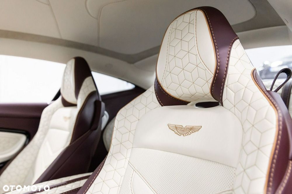 Aston Martin DBS - 36