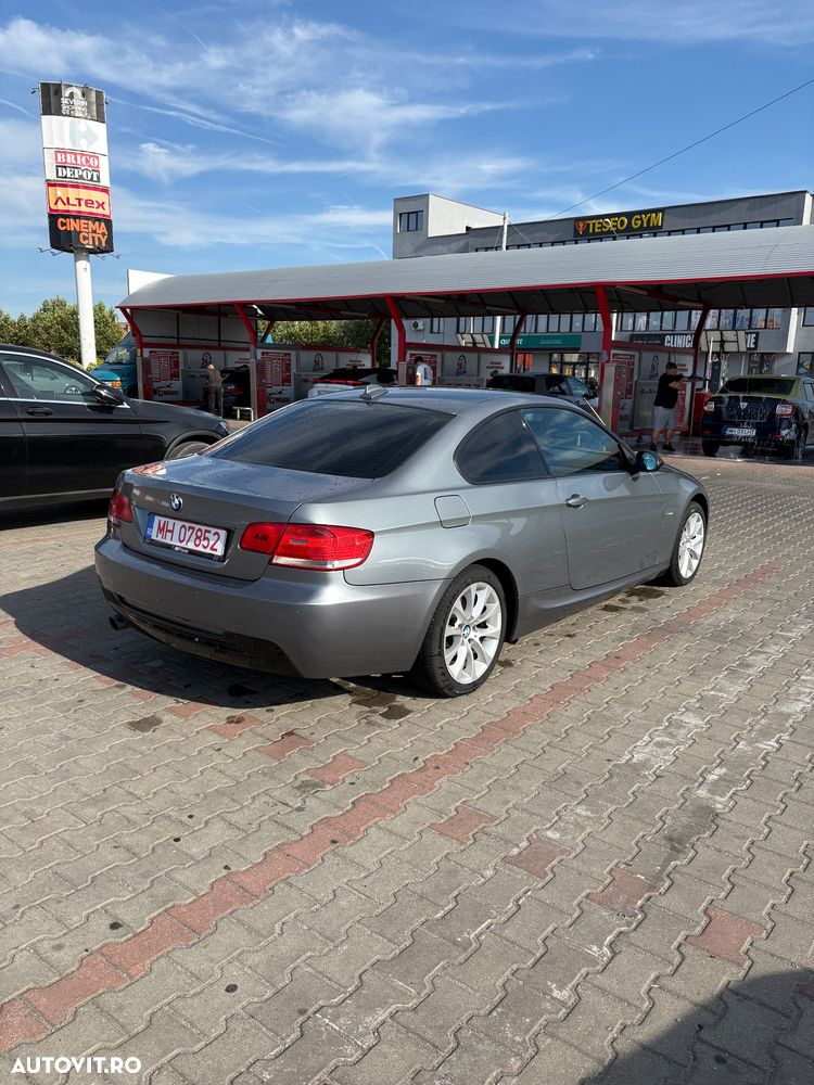 BMW Seria 3 320i Aut. - 4
