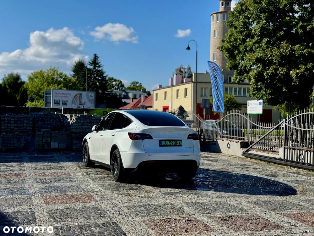 Tesla Model Y - 4