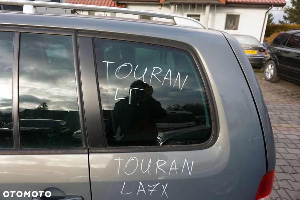 SZYBA KAROSERYJNA TYLNA LEWA BOCZNA TOURAN I 1T  VOLKSWAGEN 2003-2006 - 1