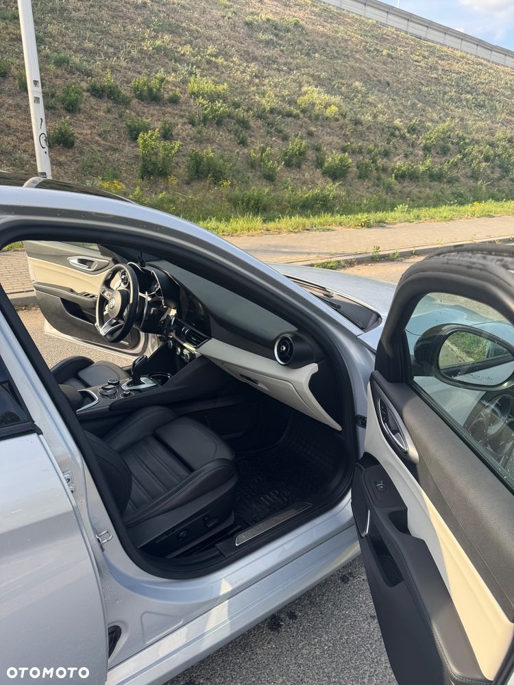 Alfa Romeo Giulia 2.0 Turbo Veloce - 15