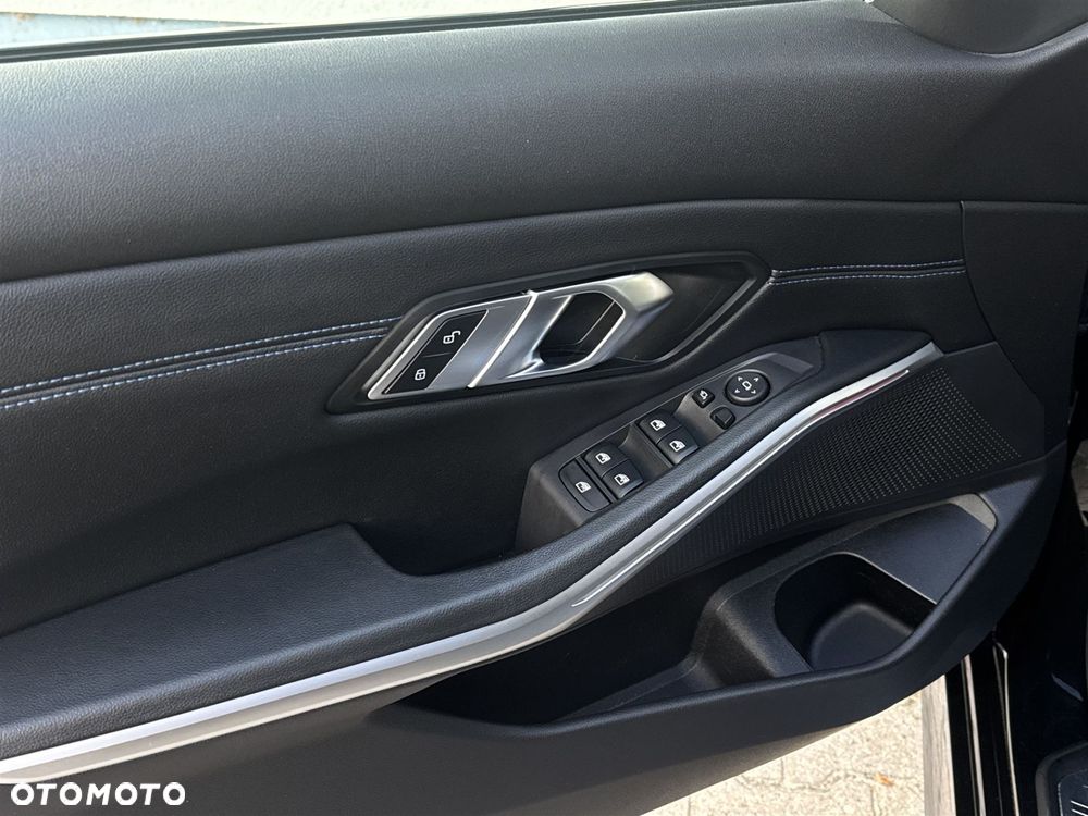 BMW Seria 3 320d xDrive - 10