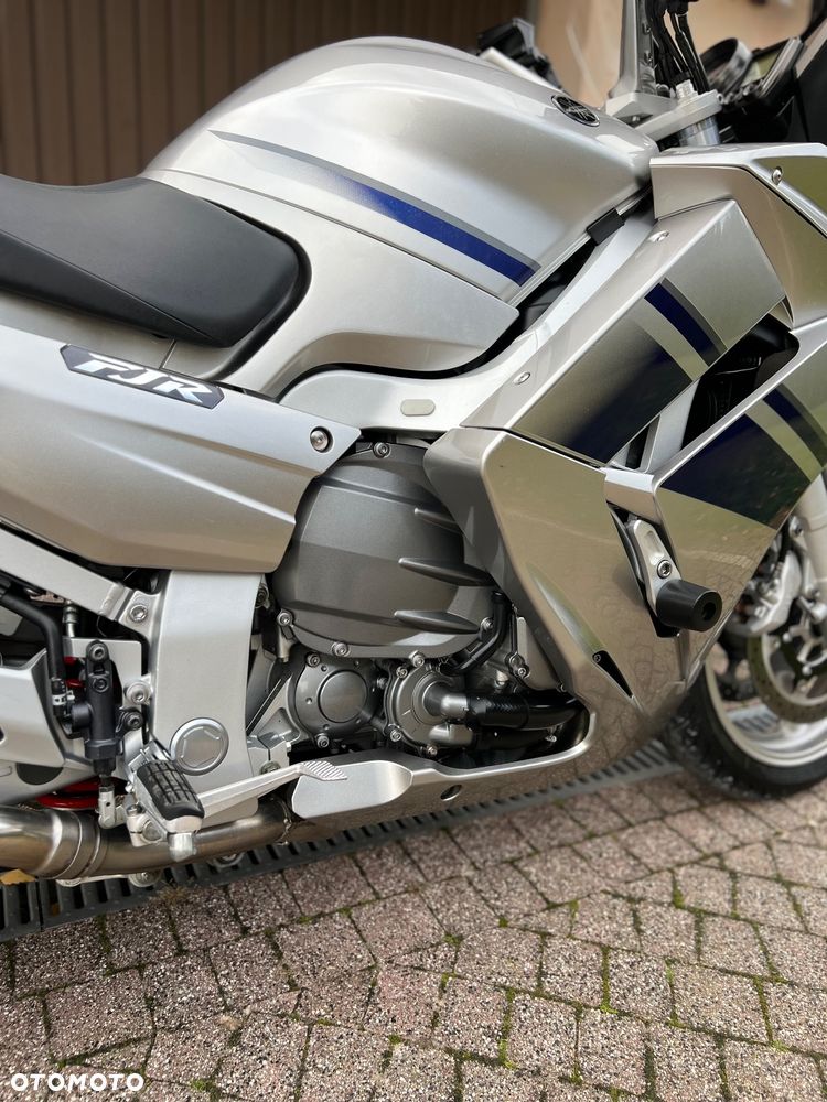 Yamaha FJR - 24