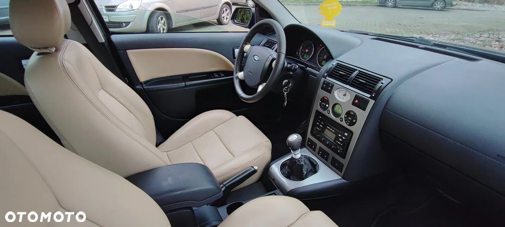 Ford Mondeo 2.5 V6 Sport - 11