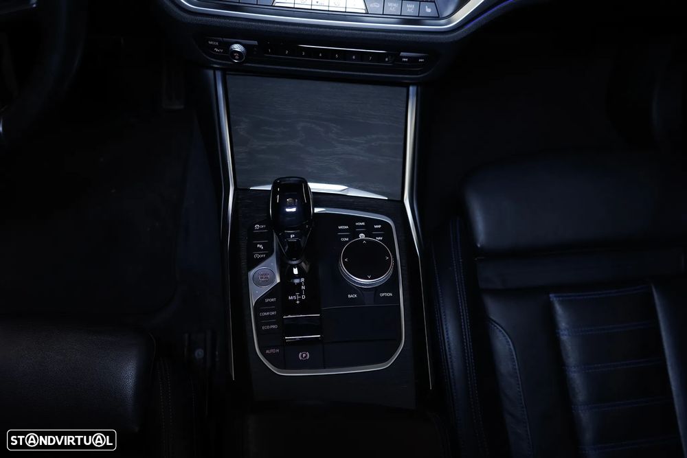 BMW 320 d Aut. M Sport - 24