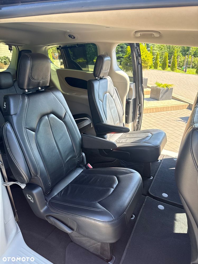 Chrysler Pacifica - 31