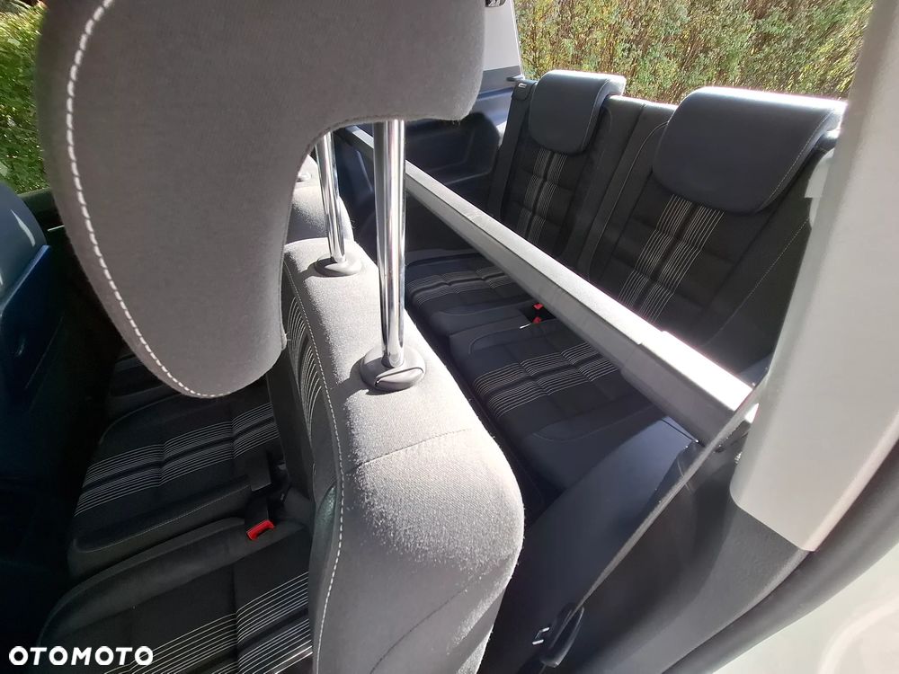 Volkswagen Touran 1.6 TDI DPF BlueMotion Technology MATCH - 22