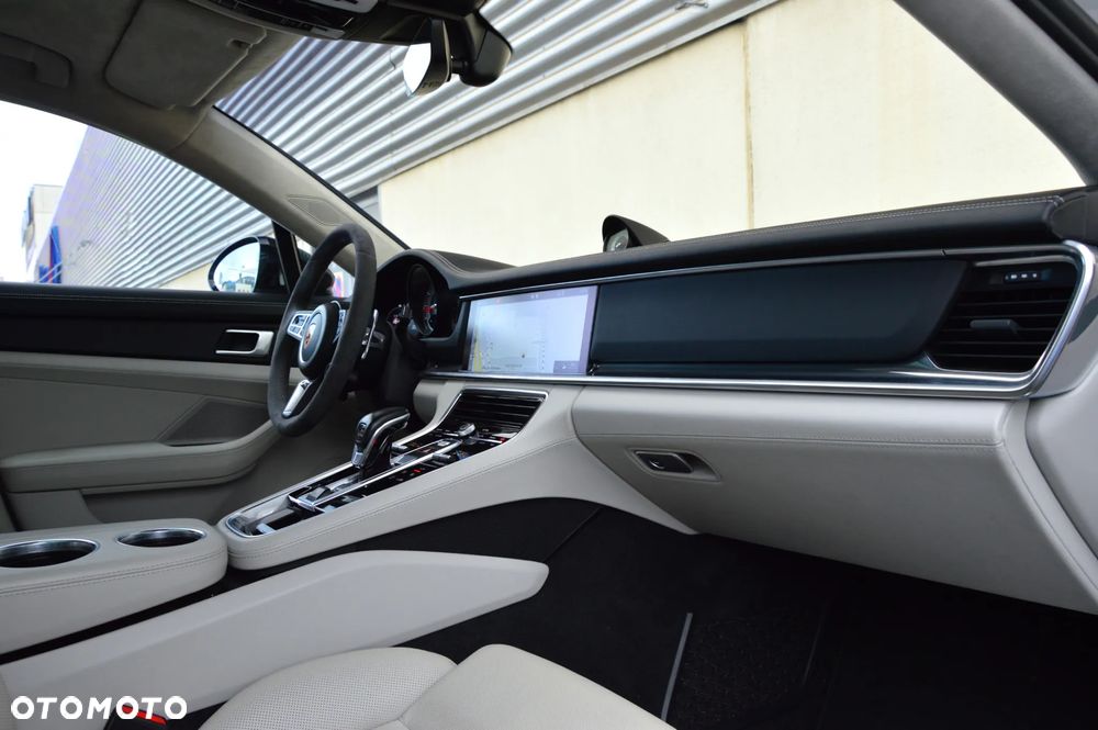 Porsche Panamera Turbo - 17