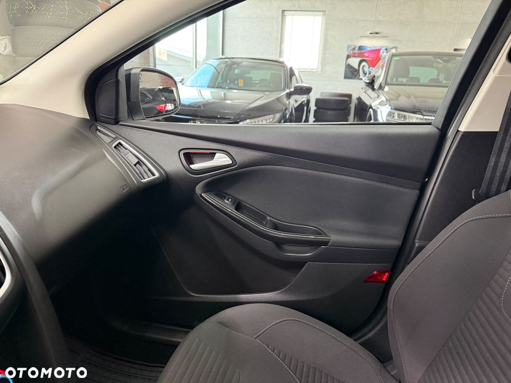Ford Focus 1.0 EcoBoost Titanium - 27