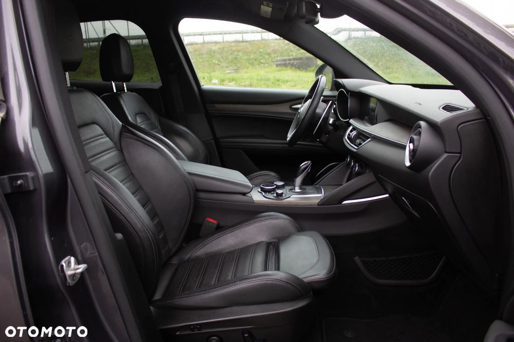 Alfa Romeo Stelvio - 12