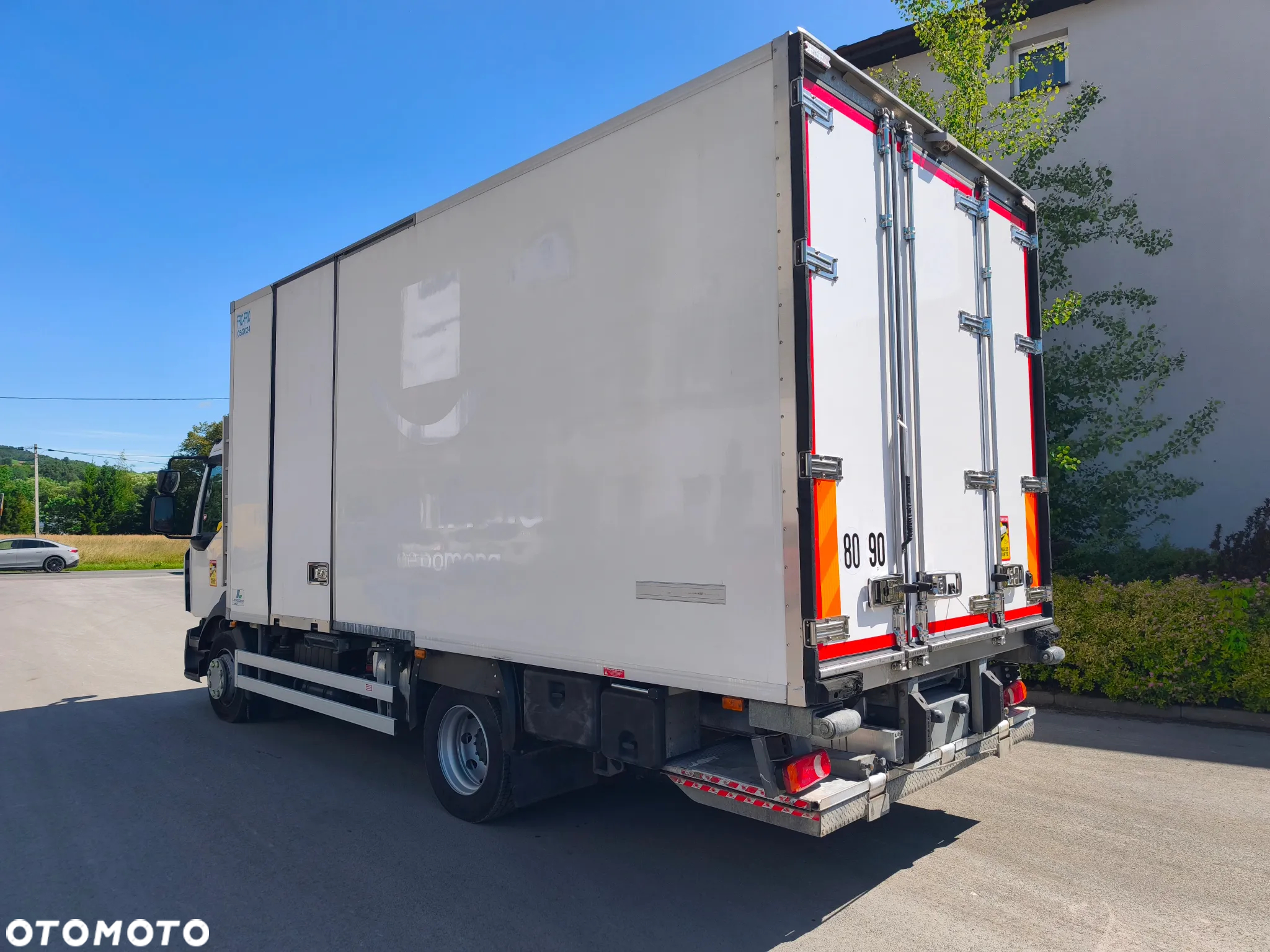 Renault GAMA D 12.210  chłodnia izoterma 14 palet poduszka - 2