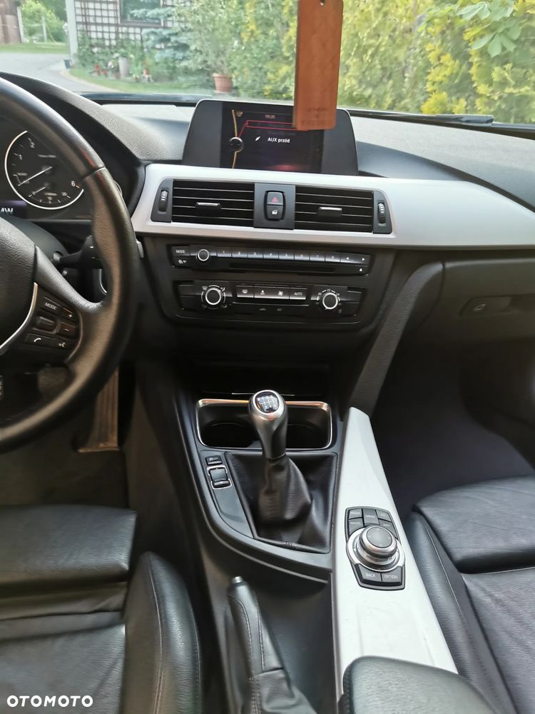 BMW Seria 3 320d Efficient Dynamics EU6 - 16