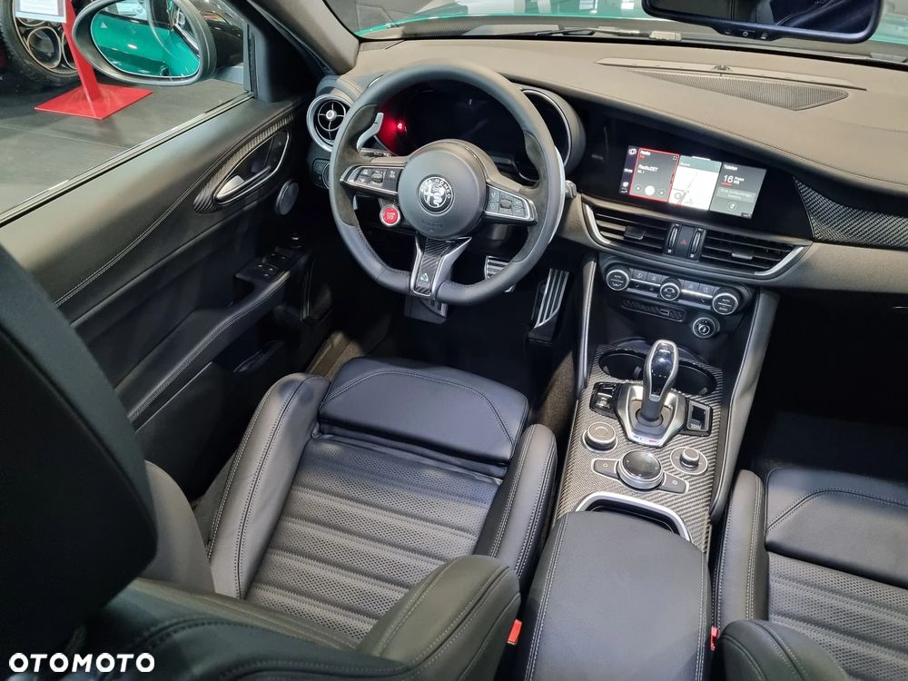 Alfa Romeo Giulia 2.9 V6 Bi-Turbo AT8 Quadrifoglio - 10