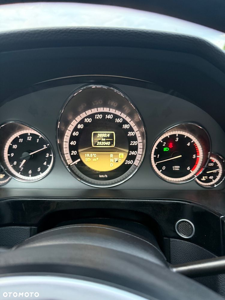 Mercedes-Benz Klasa E 350 CDI 4-Matic BlueEff Avantgarde - 9