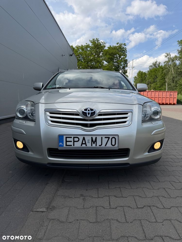 Toyota Avensis 1.8 VVT-i Sol - 2